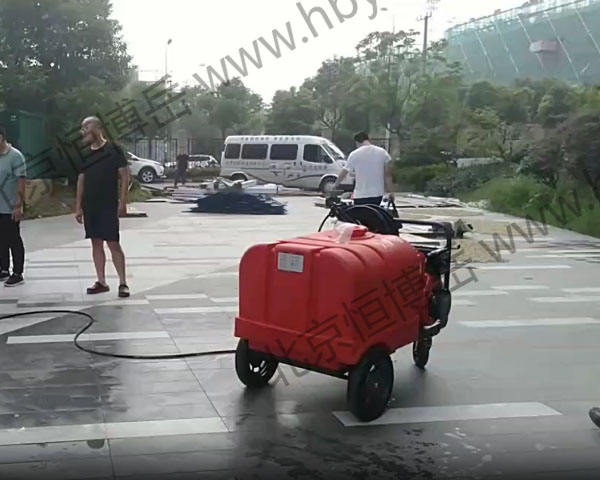 高壓清洗車（手推式）在清洗地面